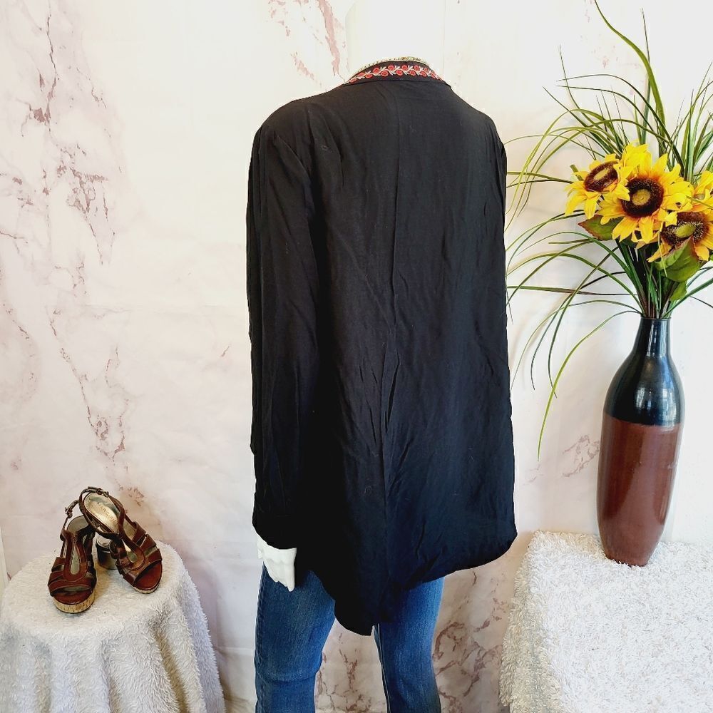 Andree by Unit embroidered floral lace up top - Picture 6 of 8